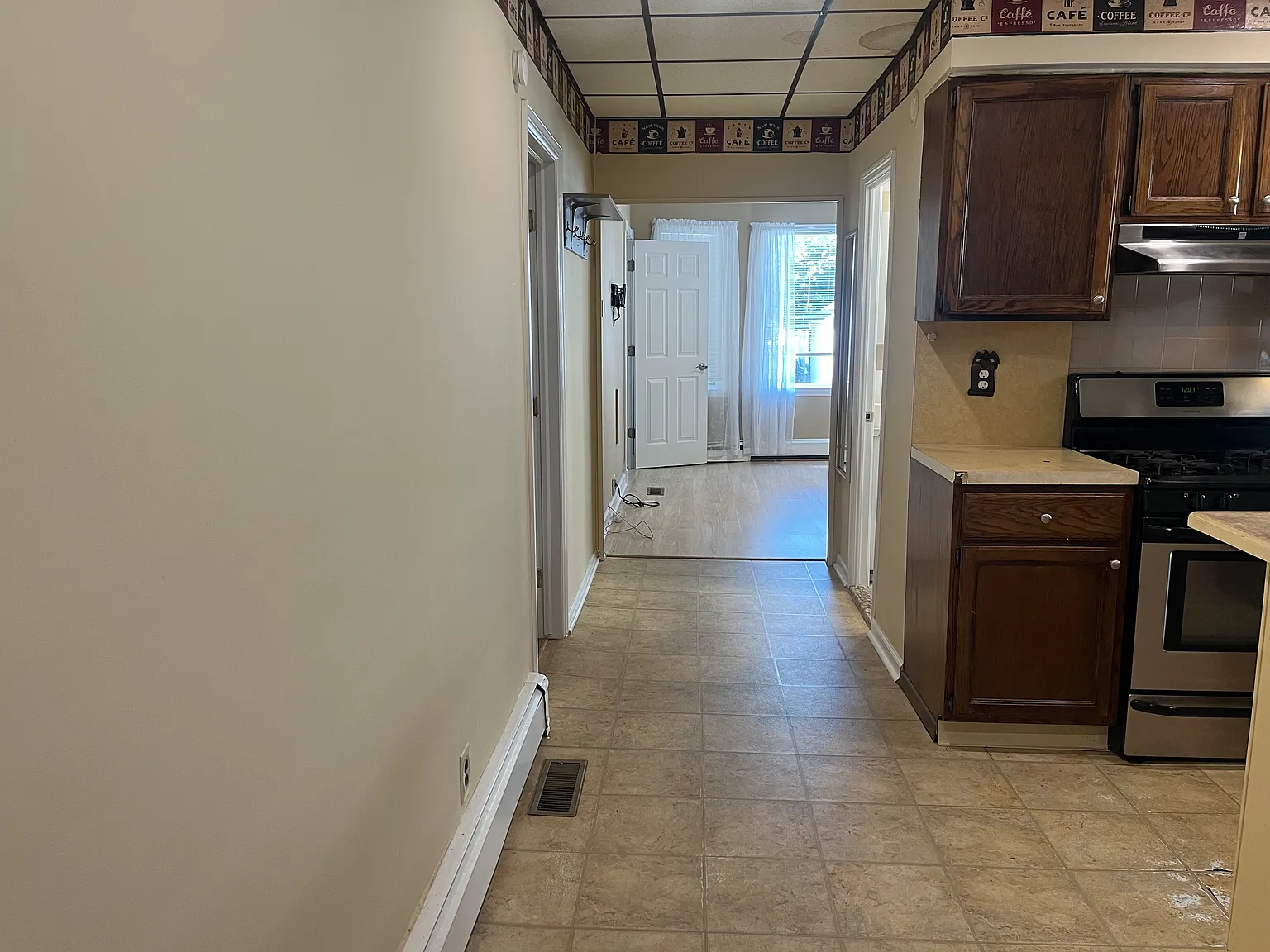 183 Hayward Pl — Photo 4
