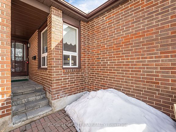 4th image of 32 Bridekirk Pl