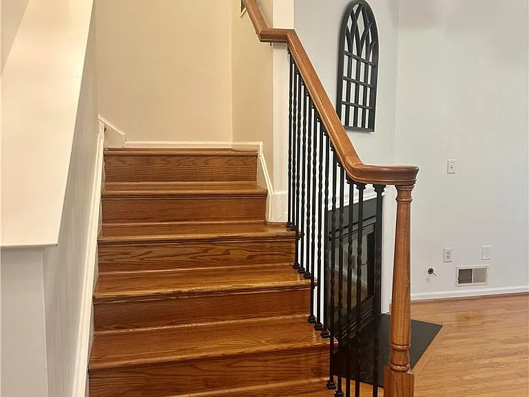4312 Creek Rd — Photo 15