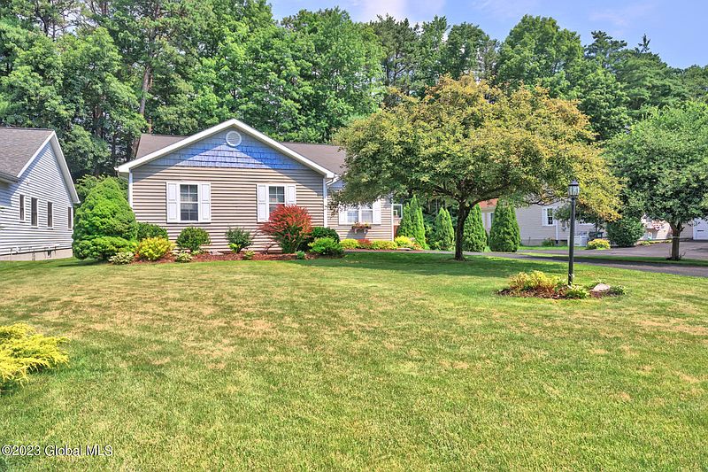 4th image of 22 Woodthrush Court