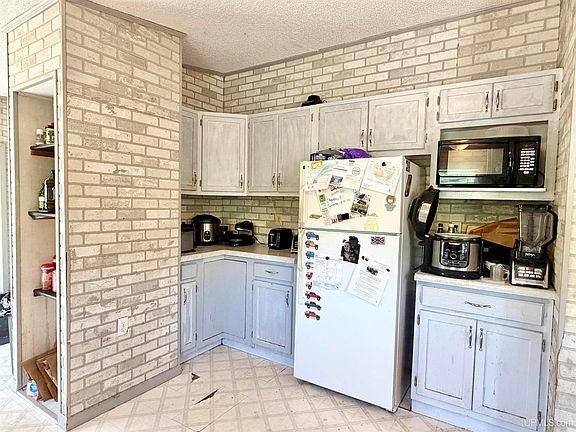 4th image of 2102 W Fair Ave