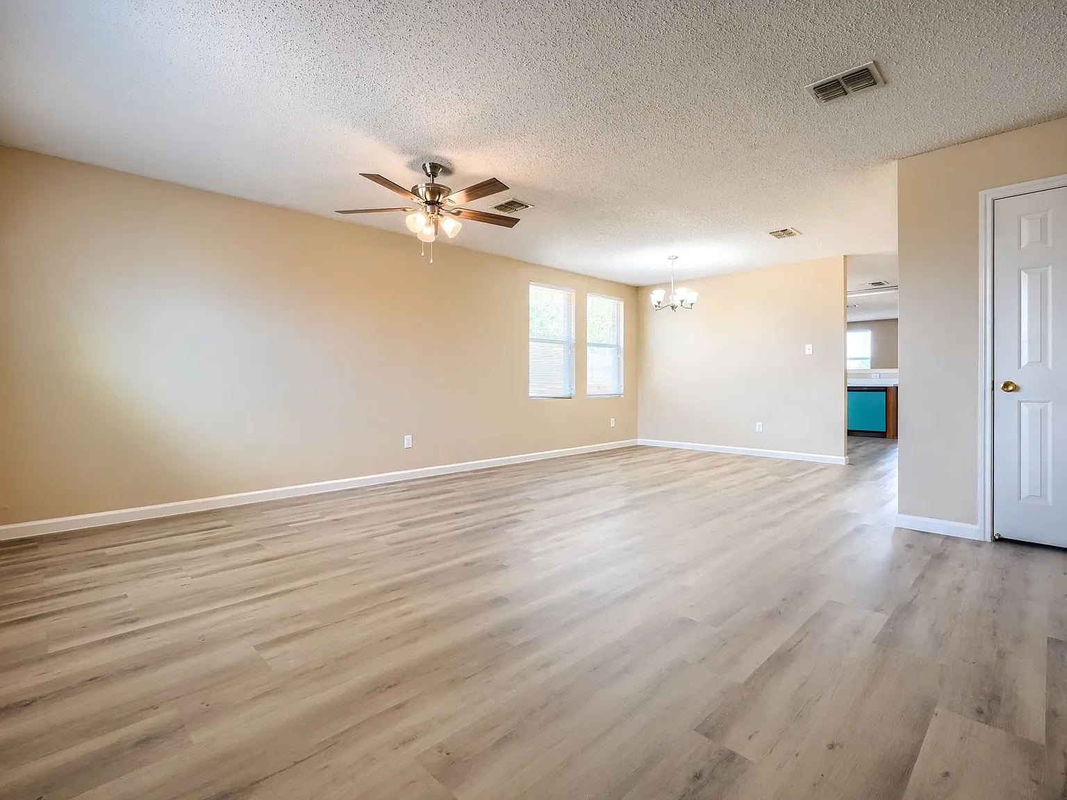 3 bed, 1892 sqft, $1,950 — Photo 3