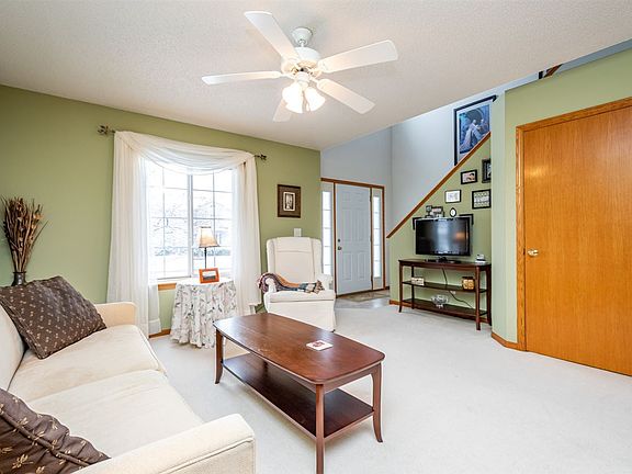 5th image of 528 Penn Ct