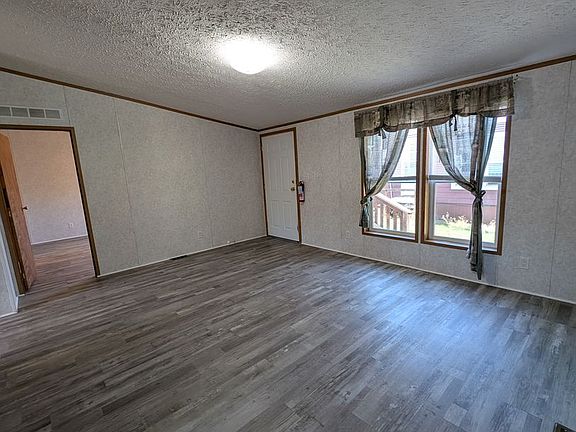4th image of 2741 Crab Tree St