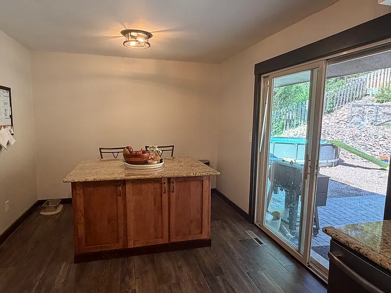Breckenridge Dr E — Photo 3