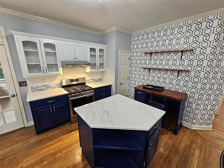 430 Eastbourne Way — Photo 5