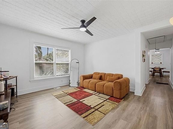 3rd image of 340 Lee St