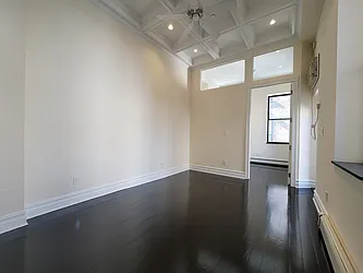 Rented by Julien Aractingi, LREB