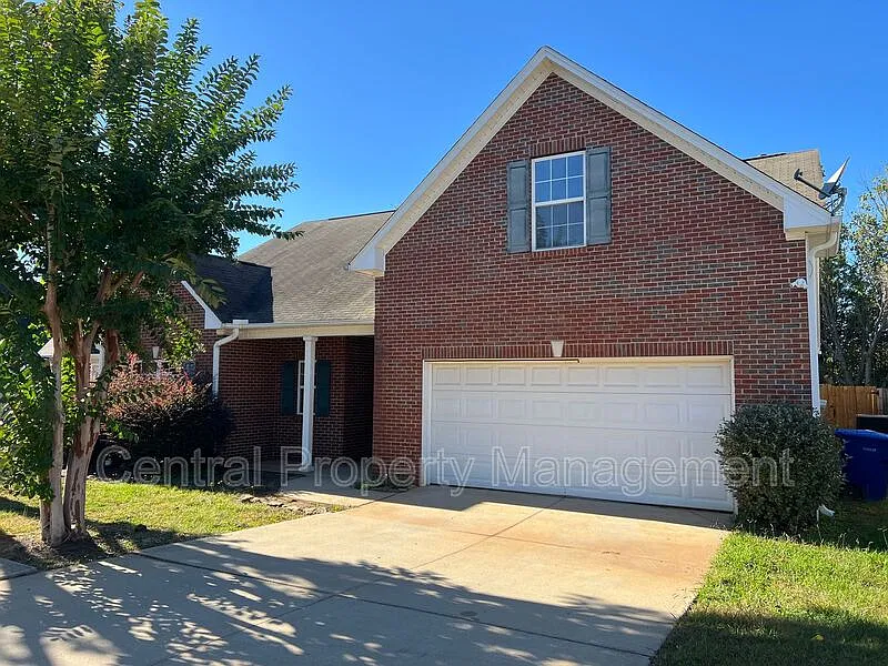 4 bed, 2.0 bath, 1741 sqft, $1,900 — Photo 2