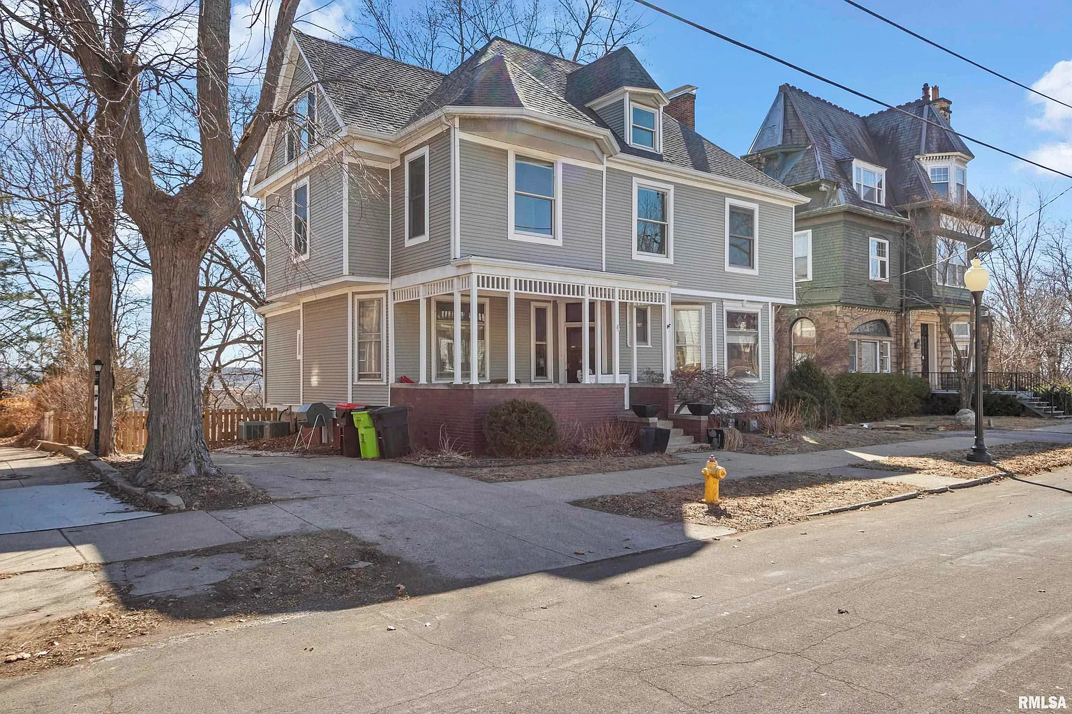528 W High St photo 1