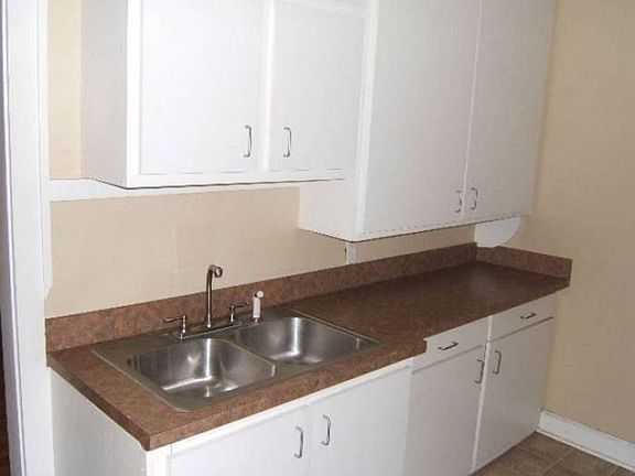 4th image of 2535 Deming Ave #2535