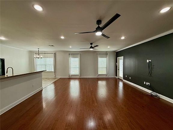 2nd image of 4001 School Dr