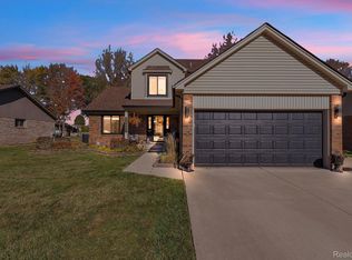 26607 Birchcrest Dr, Chesterfield, MI