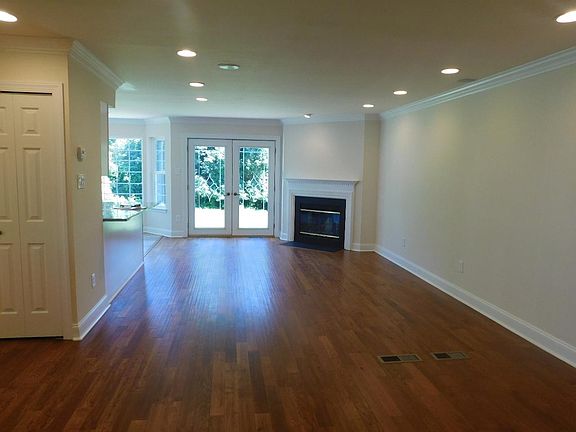 3rd image of 31 Yorkshire Dr