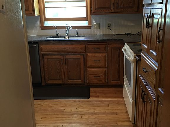 Kitchen R of garage entrance