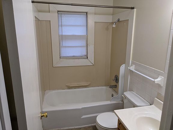 2nd image of 1409 Colony Park Dr #B