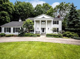 20 Farmcote Dr, Moreland Hills, OH
