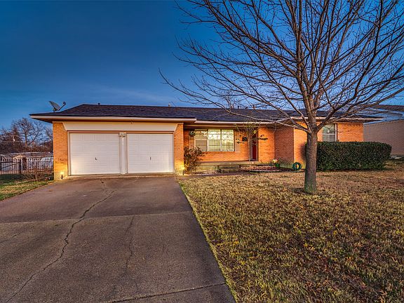 2nd image of 2406 Ridgecrest Dr