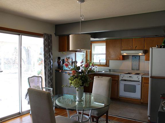 4th image of 2603 Woodsdale Ave