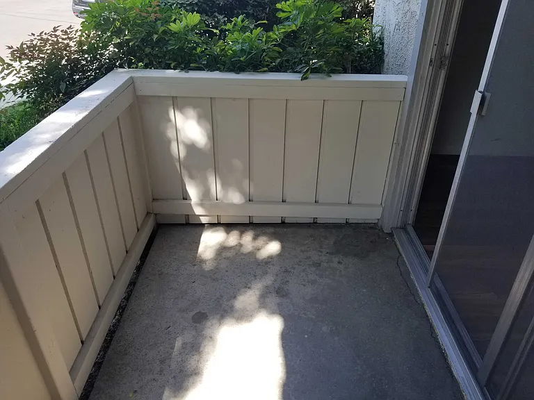 Mammoth Ave — Photo 17