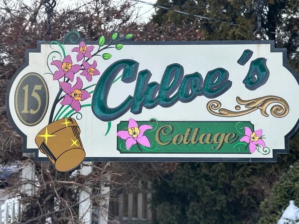 15 Cummings Rd, Newport, RI 02840