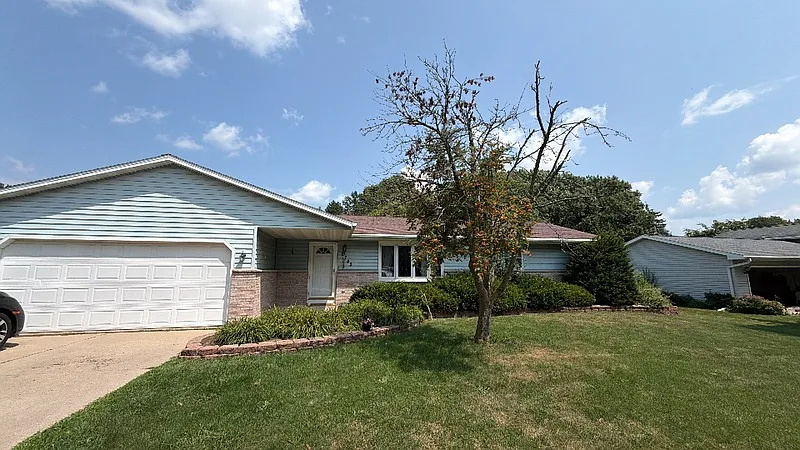 3 bed, 1.5 bath, $1,899 — Photo 1