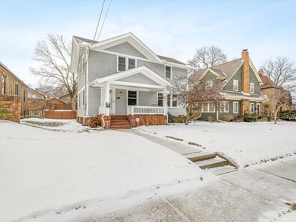 3rd image of 526 Paris Ave