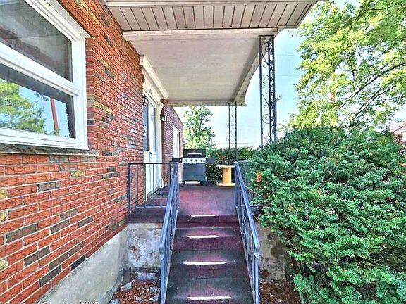 Private Entry to Unit