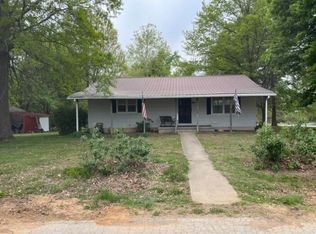 215 N County Line Rd, Windsor, MO 65360