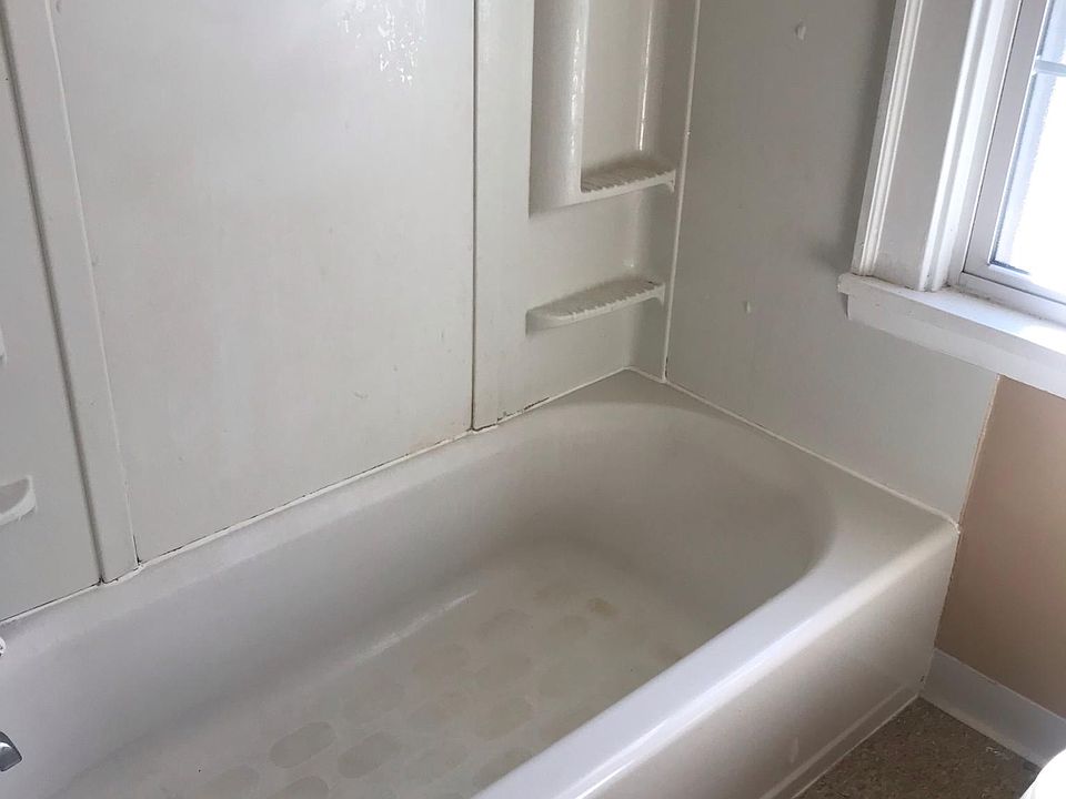 1st image of 467 Winspear Ave #2