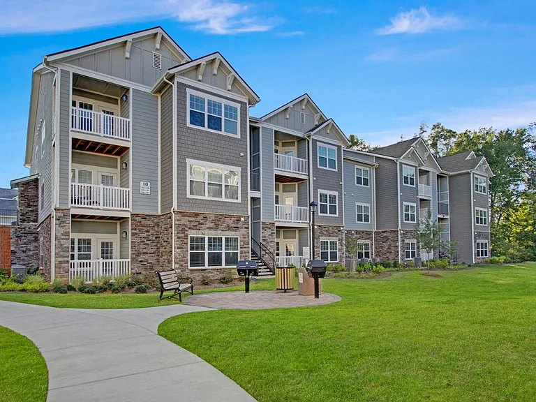 York Woods at Lake Murray Apartment Homes — Photo 34