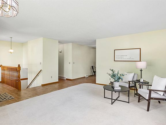 5th image of 1020 Chatham Dr