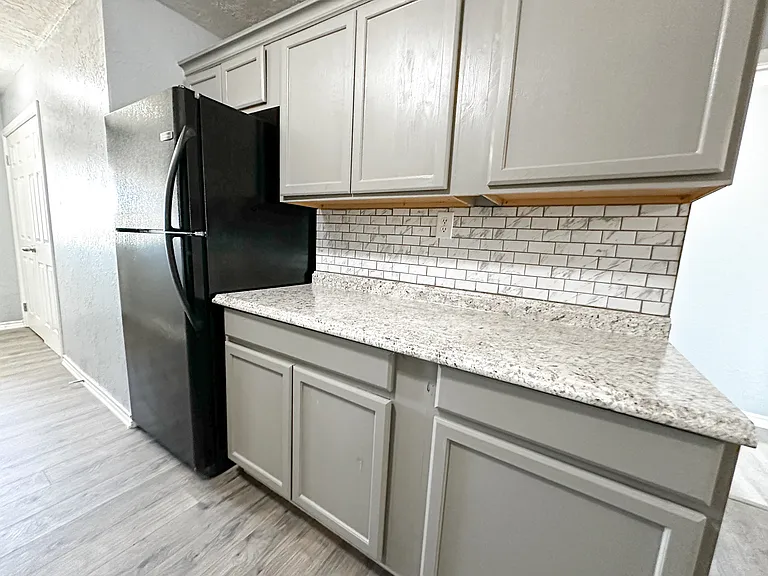212 SW 23rd Pl — Photo 14