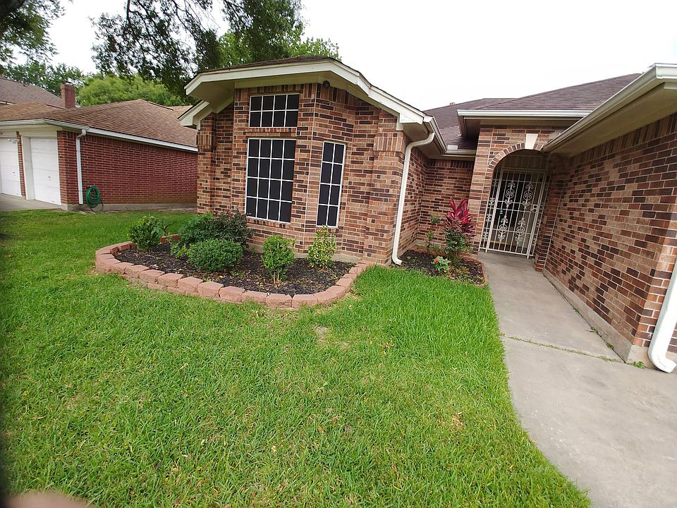 1st image of 322 Breeze Park Dr