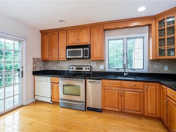 4th image of 1602 Regent Dr