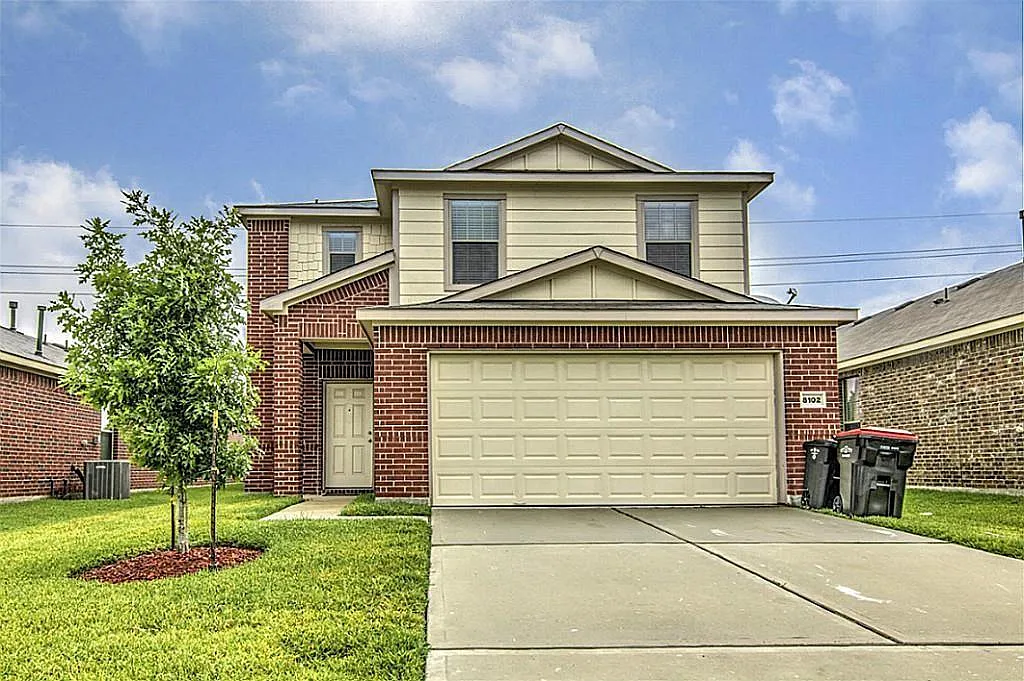 3 bed, 2.5 bath, 1920 sqft, $2,200 — Photo 3