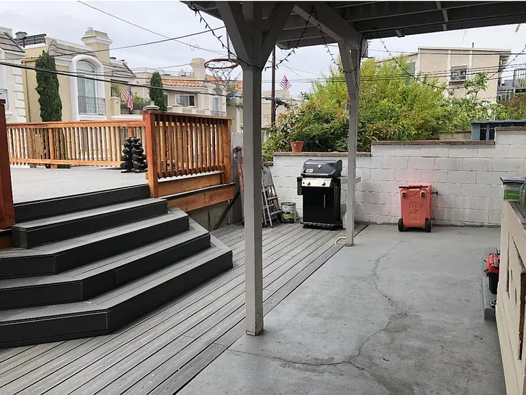 Large Outdoor double deck area