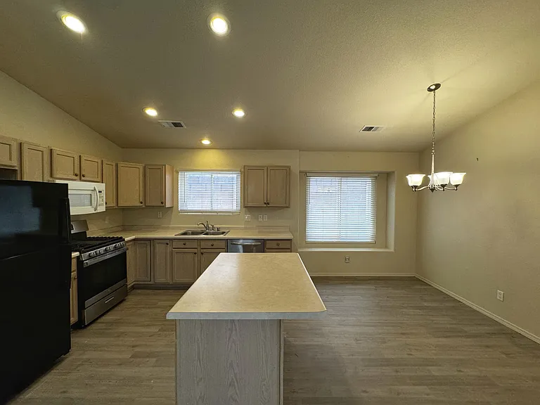 7152 Elk Creek Rd NE — Photo 9