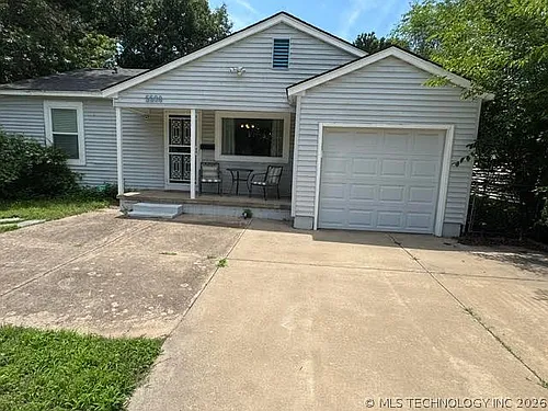 5508 S Newport Ave Photo 1