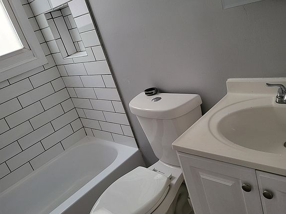 3rd image of 164 S 11th St APT 1