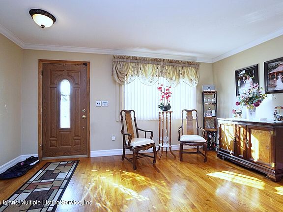 3rd image of 523 Amherst Ave