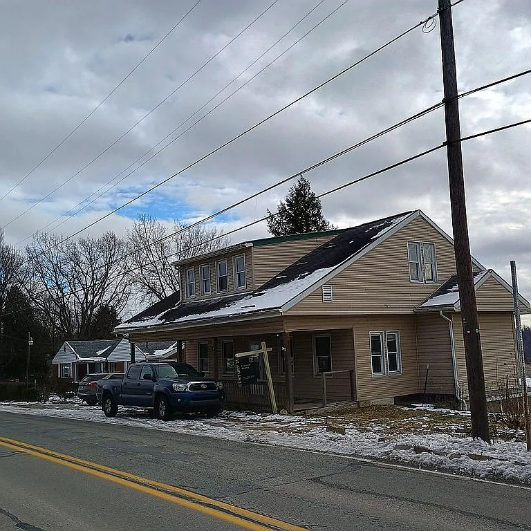 95 E Main St W photo 1