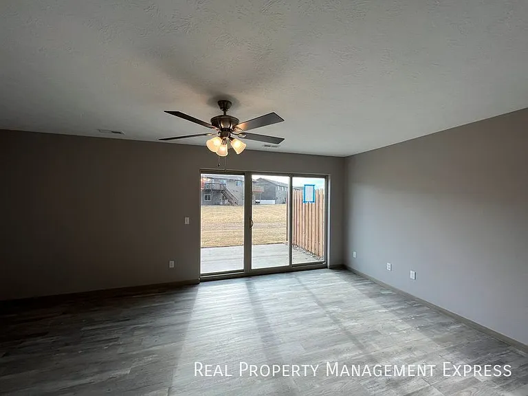 2114 S Ronsiek Ave — Photo 4