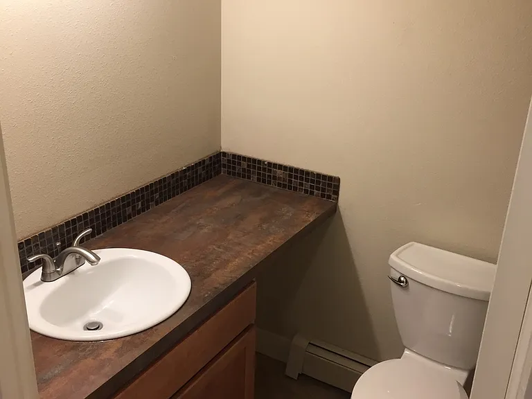 Updated 2 Bedroom Townhome for Rent in Loveland: Shared Garage, Patio, Washer/Dryer Hookups — Photo 12