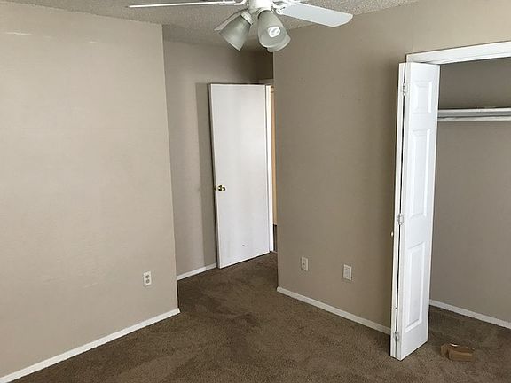 5th image of 921 Meadowlark Cir