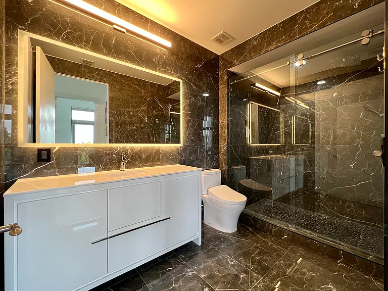335 SE 6th Ave #402 — Photo 9