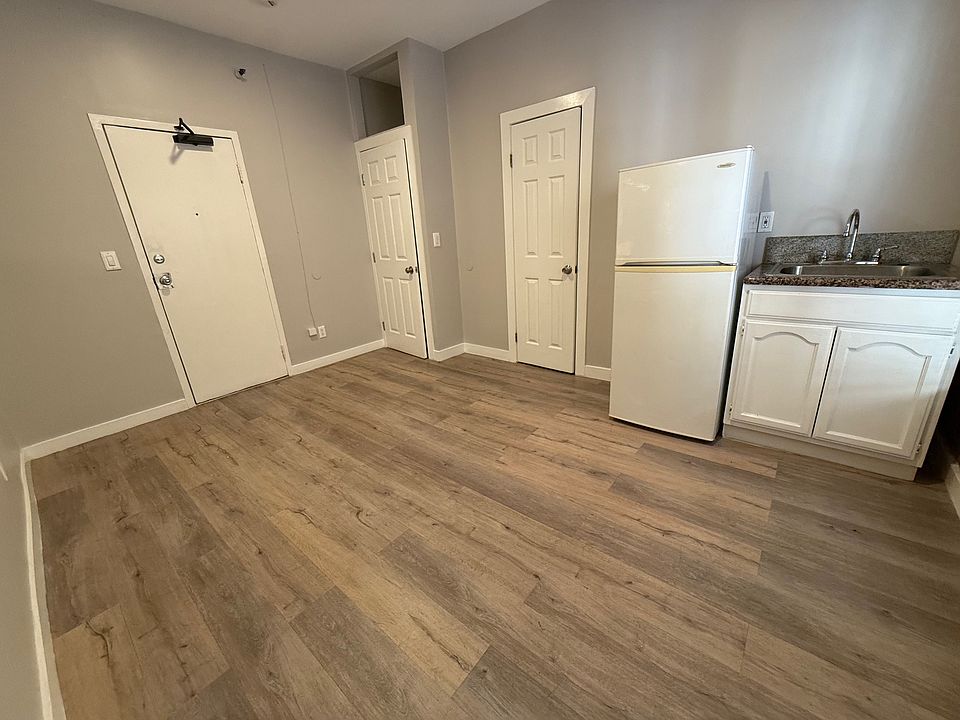1st image of 504 S Bonnie Brae St #133