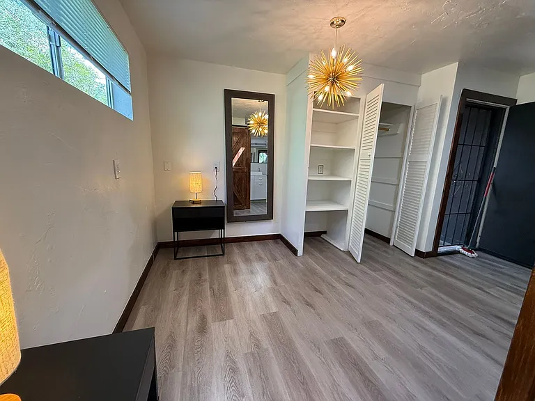 239 N Warren Ave — Photo 16