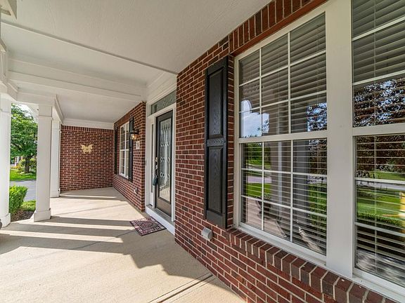 3rd image of 788 Collier Dr