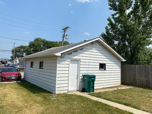 5th image of 1526 N Prairie Ave